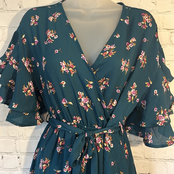 She + Sky pretty flutter sleeve faux wrap dress - Picture 2 of 10